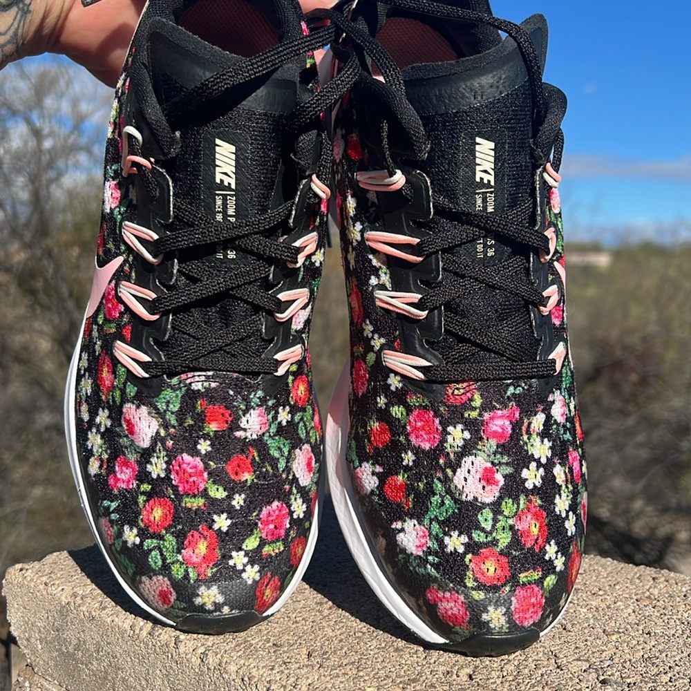 Nike Women's Floral Black Pink Running Sneakers - Picture 16 of 16